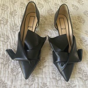 No. 21 Black Leather Kitten Bow Heels, Size 39/8.5 $500 Retail Great Condition